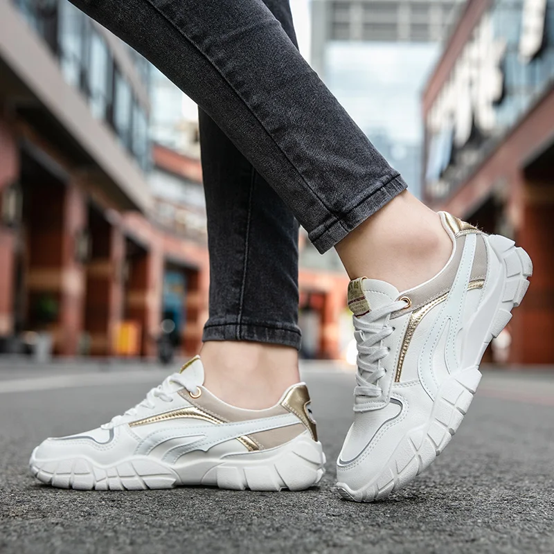 Женские спортивные кроссовки DR.EAGLE белые на массивной платформе