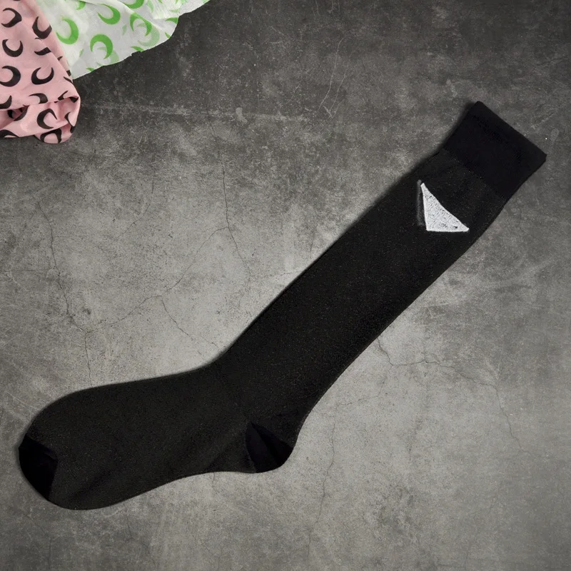 

New Summer Fashion Calf Multi-Color Letter Socks