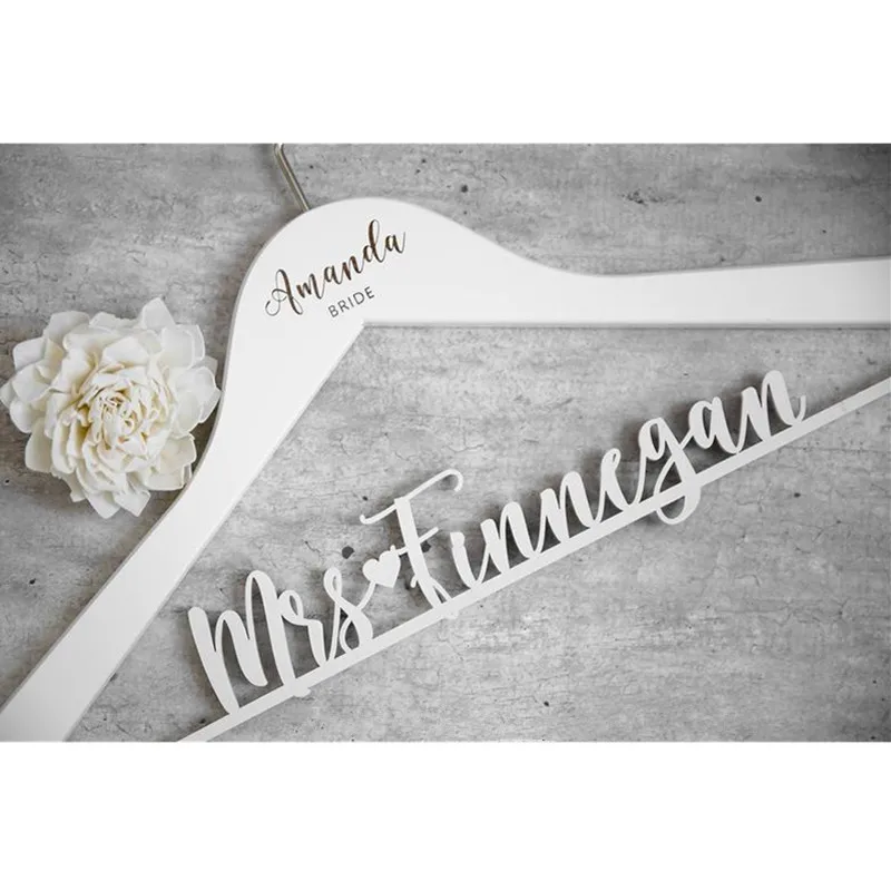 Деревянная вешалка для платья невесты подружки свадебные вешалки с гравировкой