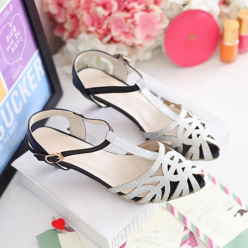 

Gladiator T-strap Women Sandals 2021 Med Heels Sandalias Buckle Strap Sandals Female Fashion Bling Party Shoes Plus Size 43