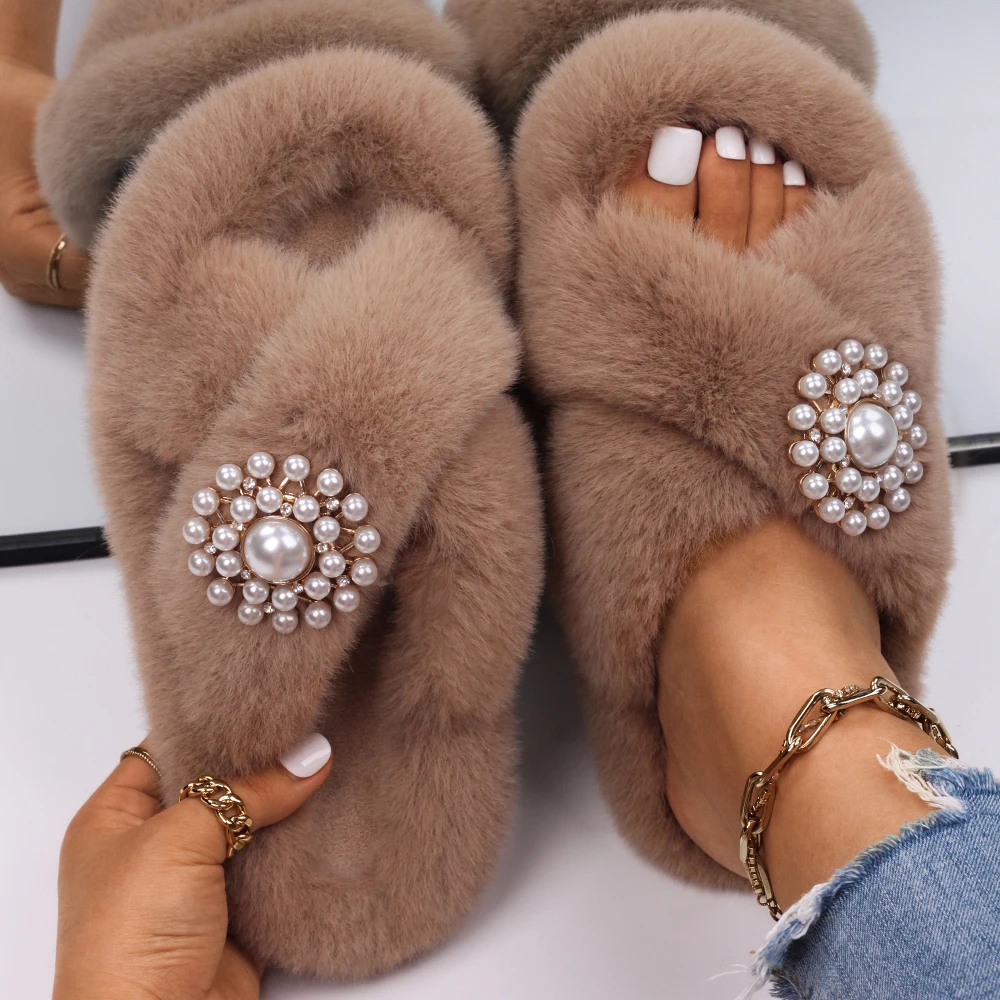 Women Pearl Decor Faux Fur Slippers Female Chic Indoor Fur Slides Thick Bottom Fluffy Slippers Platform Sandals Designer Shoes