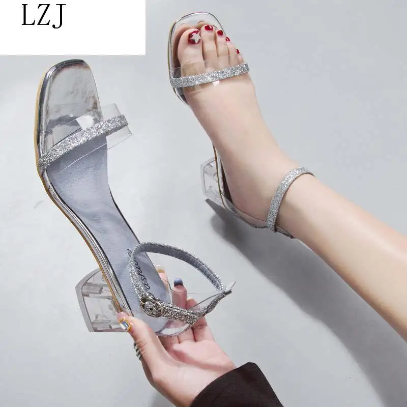 2020 популярные женские босоножки на высоком прозрачном каблуке летние туфли