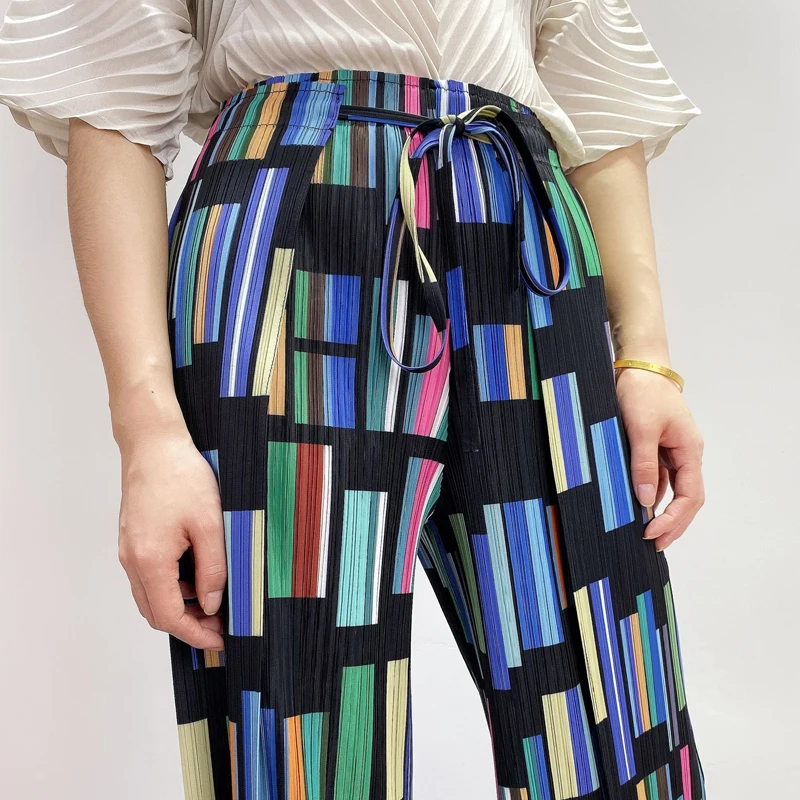

2020 spring and summer new women's personality pants Miyak fold European station geometric print lace-up cropped wide-leg pants