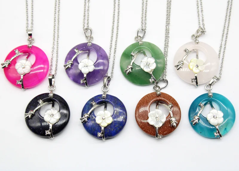

Natural Stone Pendant for Necklace Round Hollow Engraved Flower Leaf amethyst Onyx Crystal Donut Reiki Jewelry Wholesale 2pcs