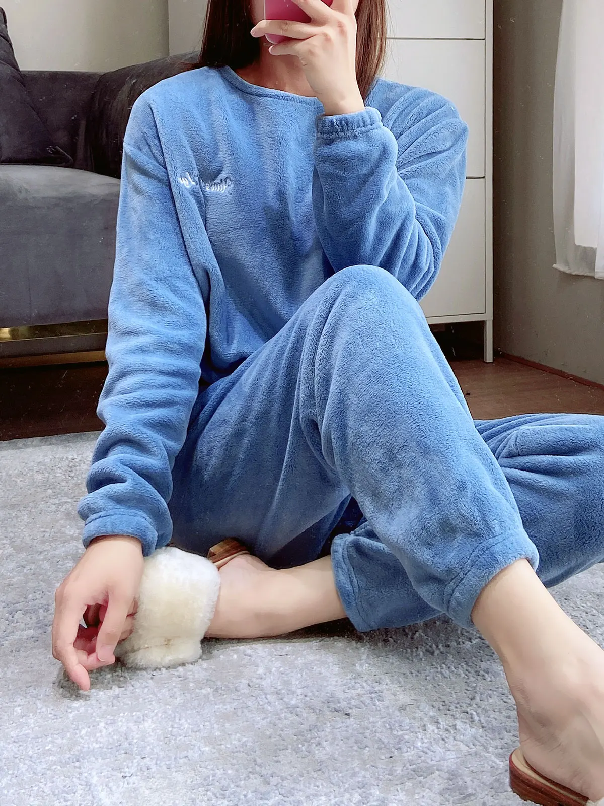 Комплект пижамный зимний женский из двух предметов футболка с круглым вырезом и