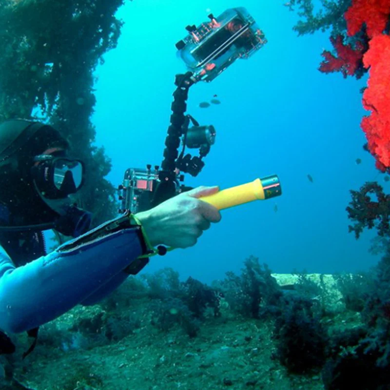 

Securitying Professional 3000 Lumen Diving Flashlight Bright Submarine Light Scuba Safety Lights Waterproof Underwater Torch