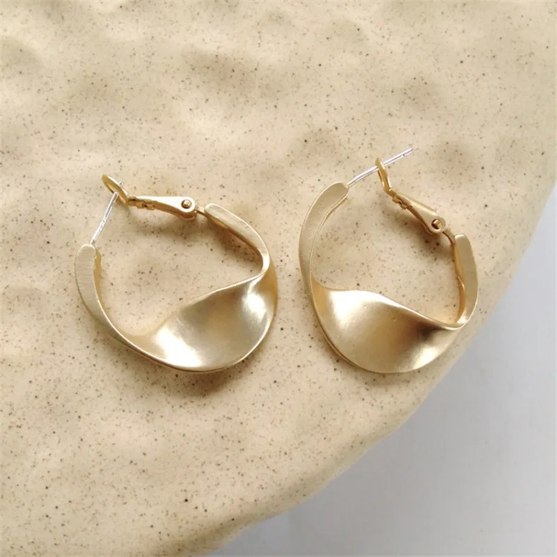 Обувь в европейском и американском стиле несимметрична серьги только красивые