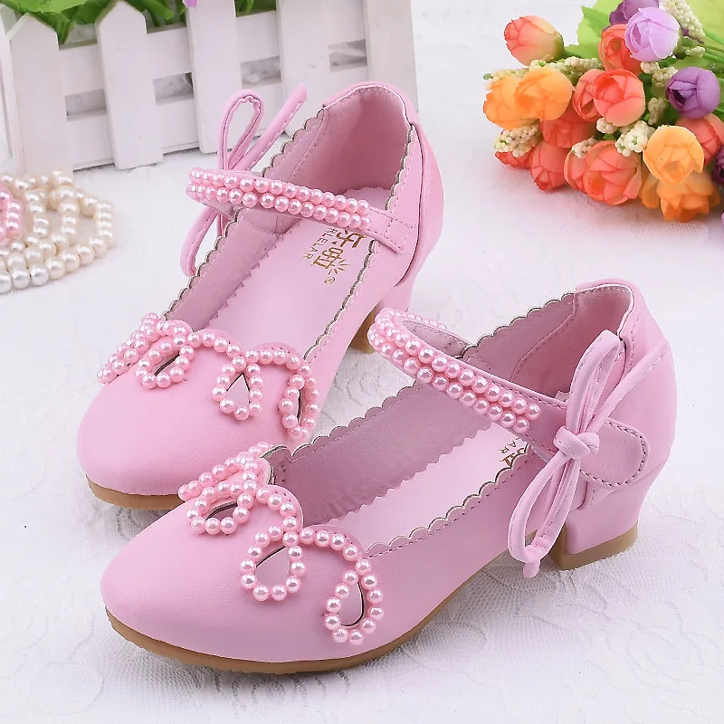 

Детские танцевальные туфли для девочек; жемчужные кожаные туфли на высоком каблуке для детей; обувь принцессы для выступлений; цвет белый, р...