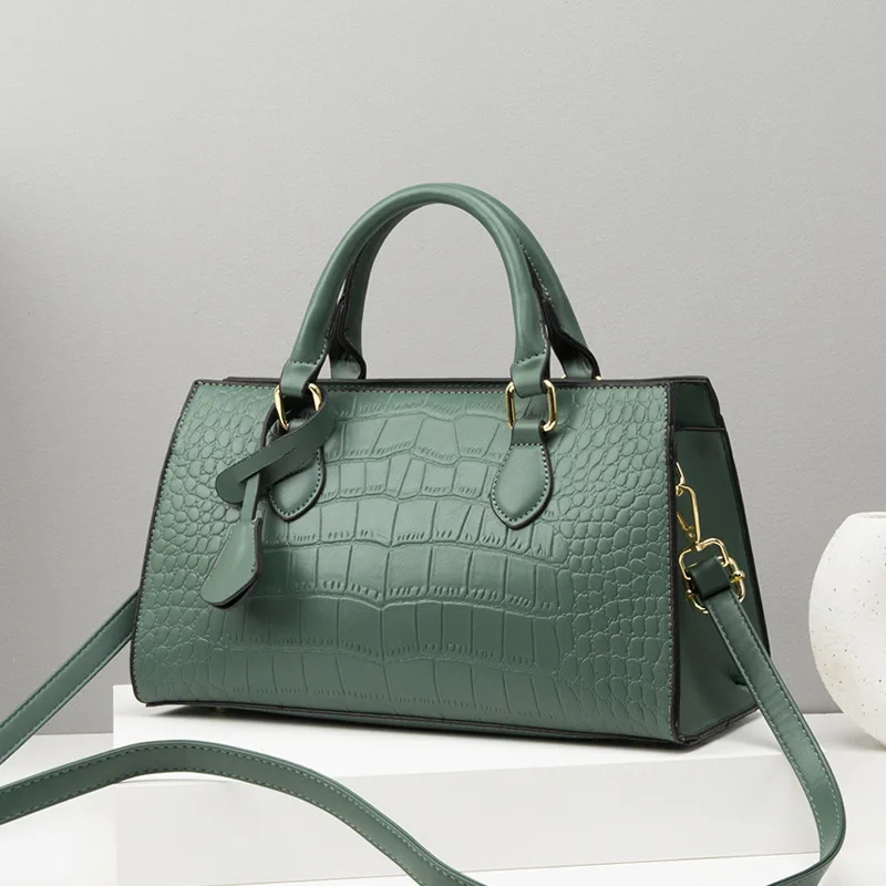 

New European and American retro wind lady handbag 2021 texture crocodile print handbag trend one-shoulder stiletto bag