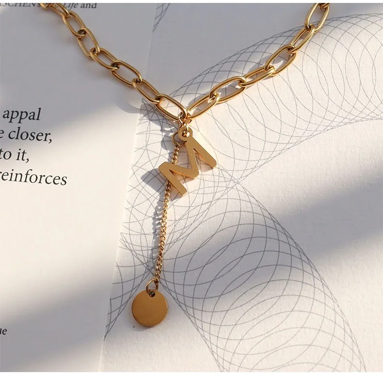 Цепочка с подвеской в виде букв из нержавеющей стали