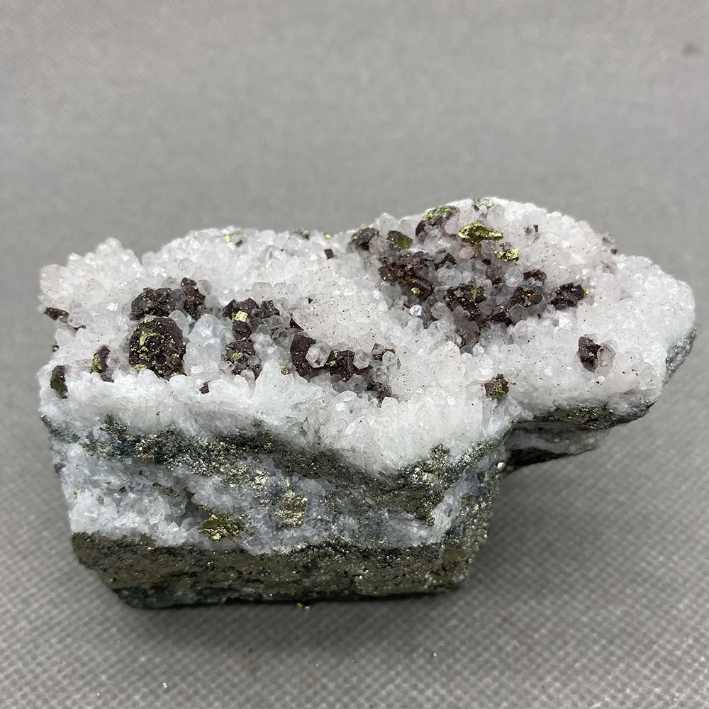 

373 g Natural red crystal and pyrite symbiosis healing crystal