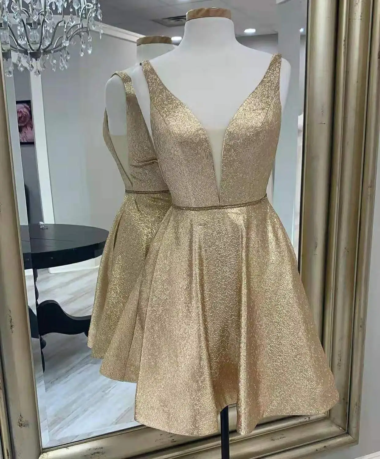 

Deep V-Neck Short A-Line Glitter Homecoming Dresses with Pockets Knee Length Zipper Graduation Dresses for Juniors