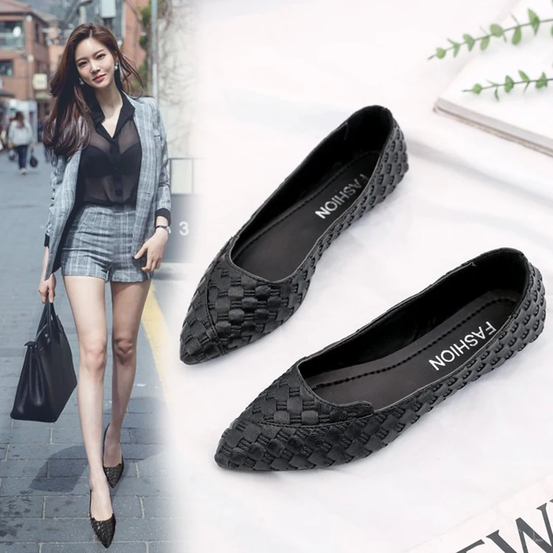 Модная женская обувь на плоской подошве сезон весна осень с острым носком