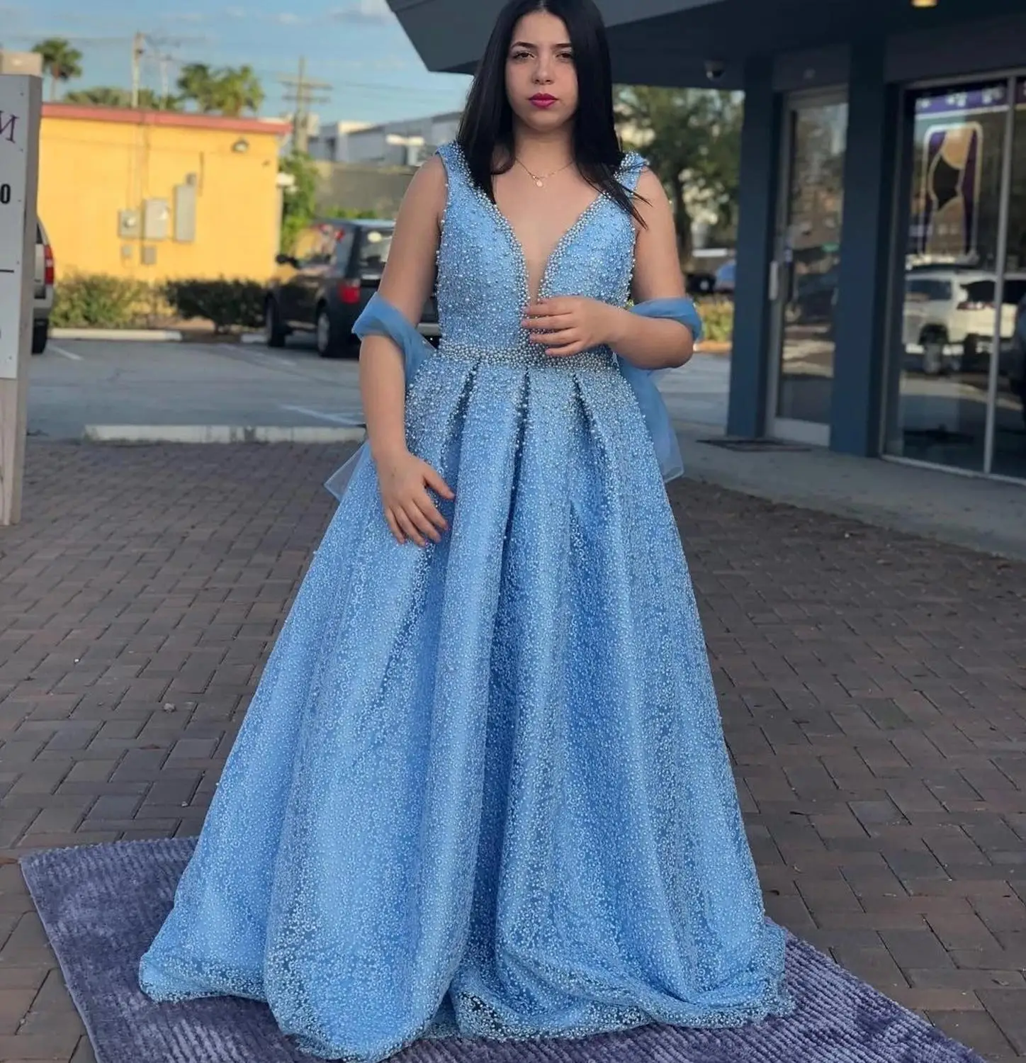 

YiMinpwp светильник-голубые платья Quinceanera V-образный вырез с открытой спиной со шлейфом жемчужинами бусинами Формальные платья для выпусквечер...