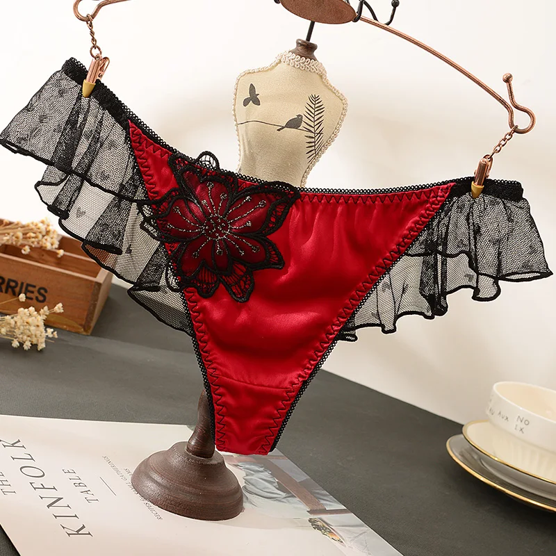 

6 Colors Lace Flower Edge Low Waist Thong Panties Breathable Comfortable Elegant Smooth Solid Women Briefs Underwear