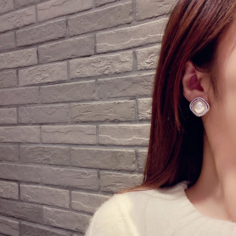 

Korean Luxury Simple Zircon Pearl Geometric Sqaure Stud Earrings For Women Party Wedding Temperament Fashion Jewelry Gifts