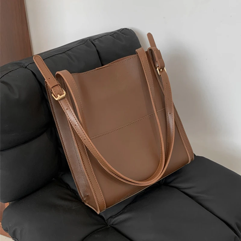 

Luxury Vintage Solid Color Bucket Shoulder Bags For Women Brand Designer Roomy Female Tote Luxury Ladies Handbags Winter 2021