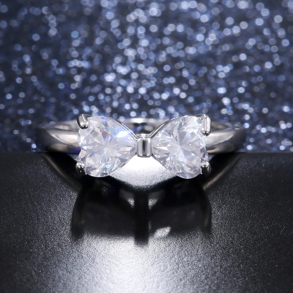 Женское серебряное кольцо Modyle сверкающее с большим бантом подарок на день