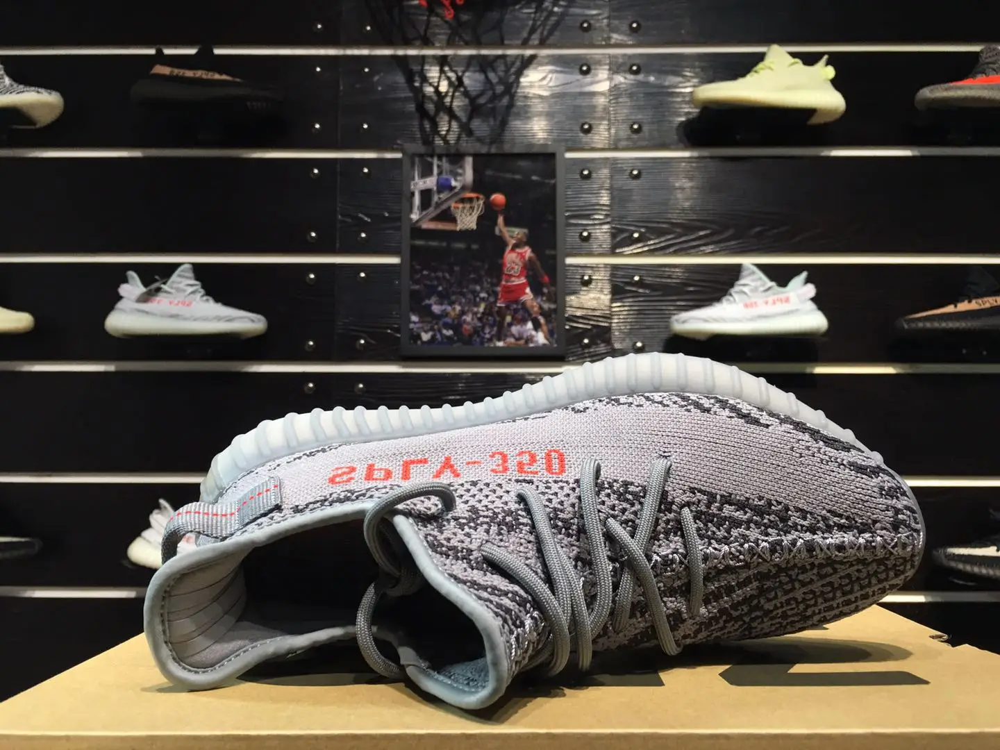 

2021 High Quality Yeezzy 350 V2 Men's and Women's Running Shoes Casual Shoes Unisex Fashion Sneakers Comfortable Big Size 36-48