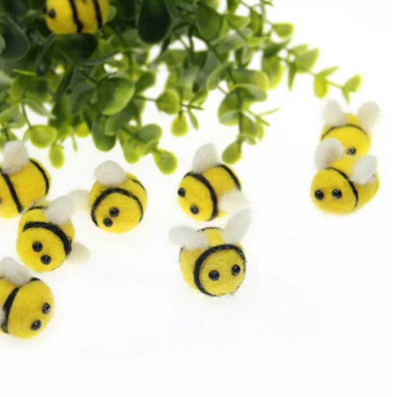 

10pcs/pack Cute Little Bee Felt Fabric Kawaii Fluffy Soft Handmade Kids Toys Home Decoration Felt DIY Ball Sewing Craft Supplies