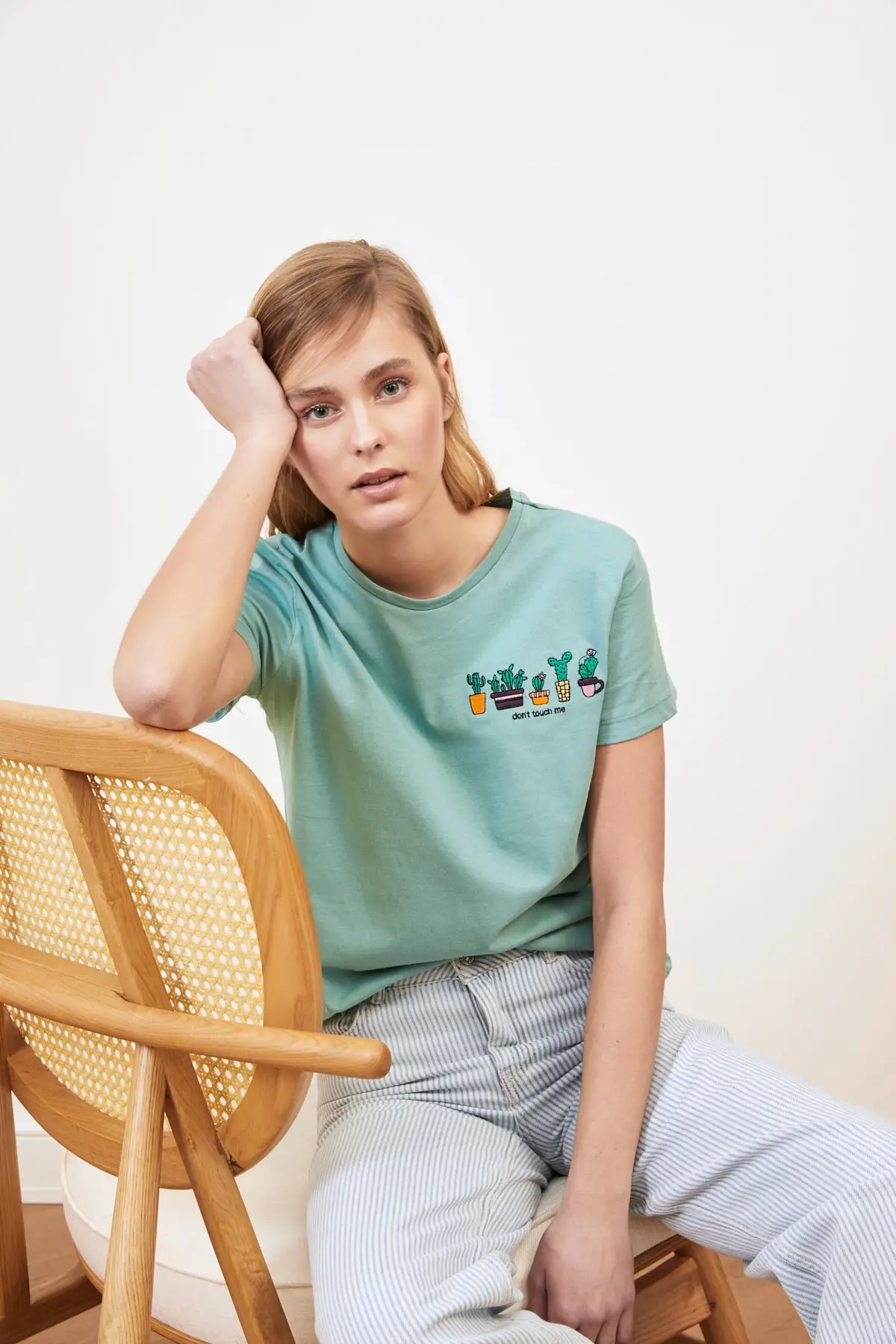 

Базовая Трикотажная футболка с вышивкой, TWOSS20TS0103