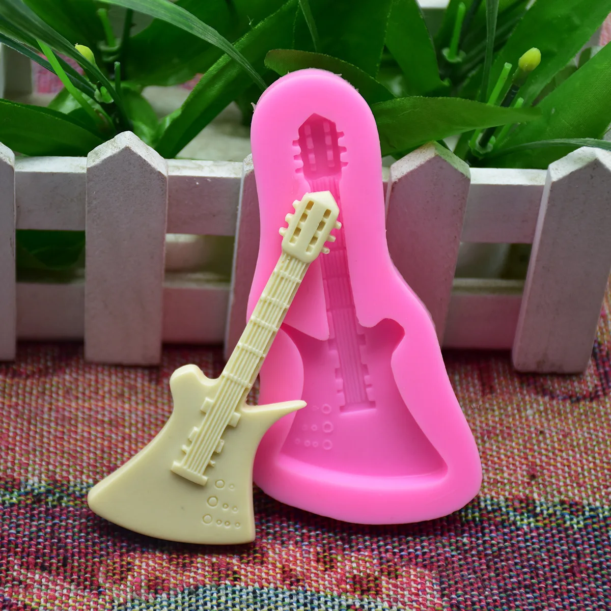 

1pc 3D Food Grade Silicone Cake Mould Music Guitar Modeling Molds Cake Decorating Fondant Chocolate Jelly Soap Mold