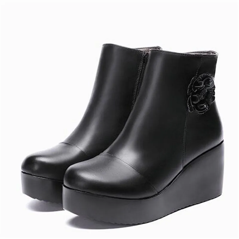 Новинка 2020 осенне зимние ботинки с цветами модные теплые на платформе высоком