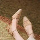 Женские босоножки с острым носком, сетчатые туфли с ремешком на щиколотке и кружевом, классические туфли на среднем каблуке, 9208L, лето 2021