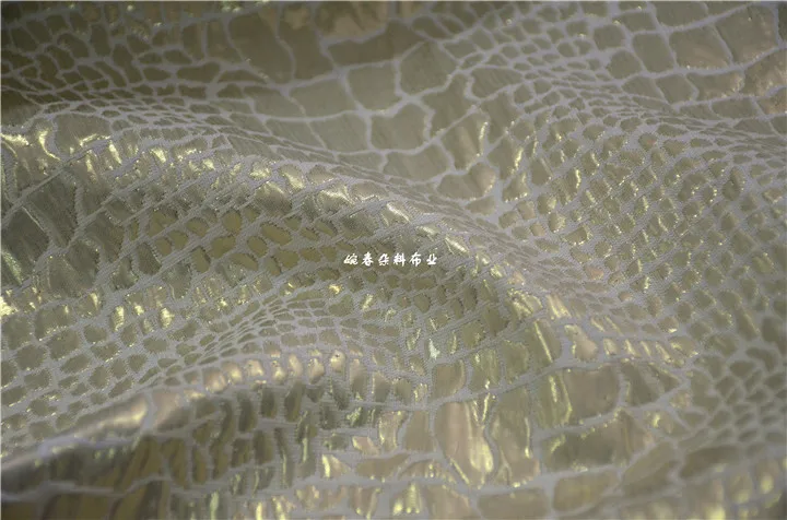 Бесплатная доставка иглопробивной жаккардовой ткани crocdile как золотое покрытие