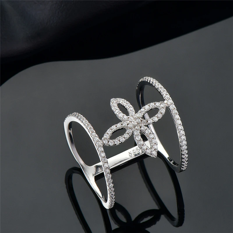 

Женское Двухслойное кольцо из серебра с фианитом