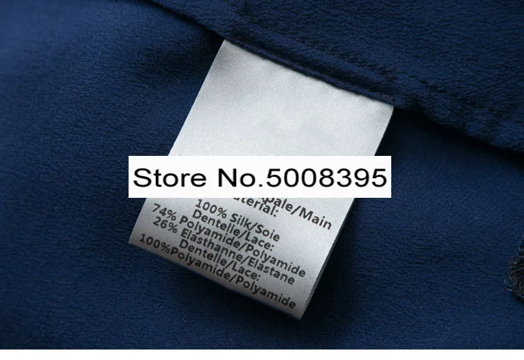 Женское темно-синее шелковое платье на бретелях с v-образным вырезом кружевное