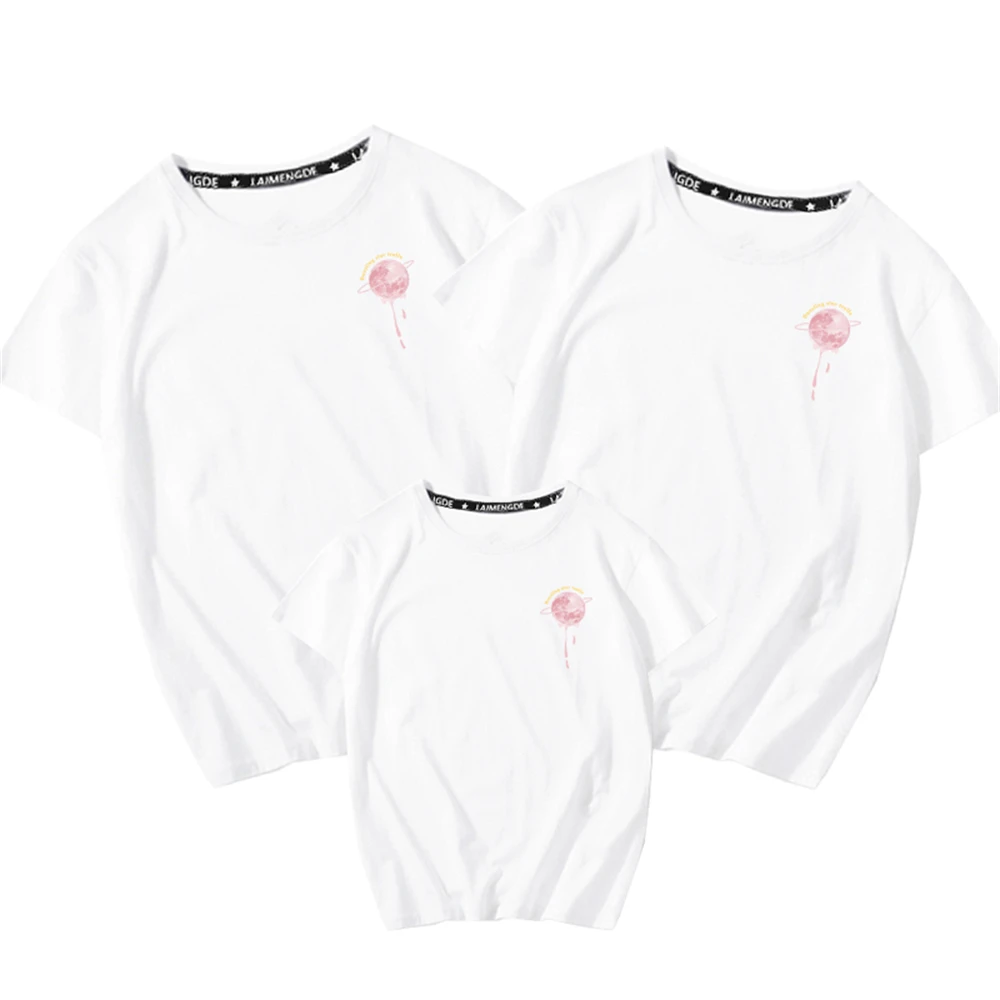 

Модная летняя футболка с принтом планеты, хлопковые Семейные повседневные милые топы для малышей, уличная одежда для родителей и детей, сво...