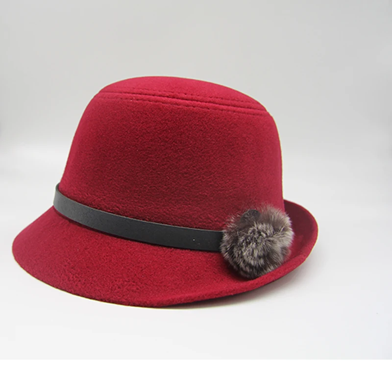 Женские головные уборы с помпонами из натурального меха и кружевными цветами