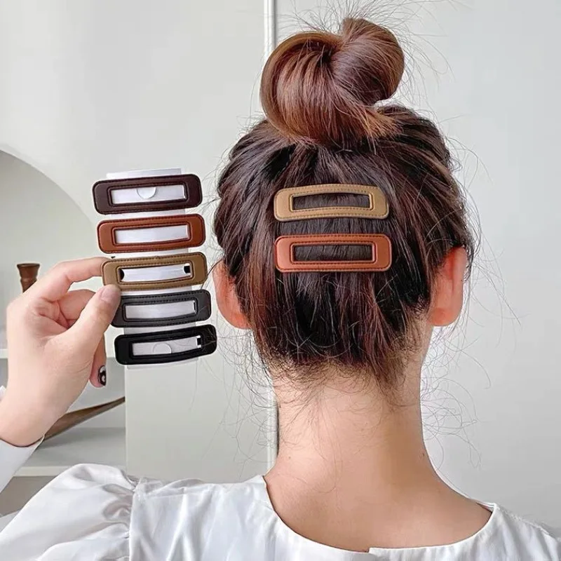 

Женские заколки для волос осень-зима 2021, кожаные зажимы BB, однотонные простые заколки-невидимки для девочек, модные аксессуары для волос, Оп...
