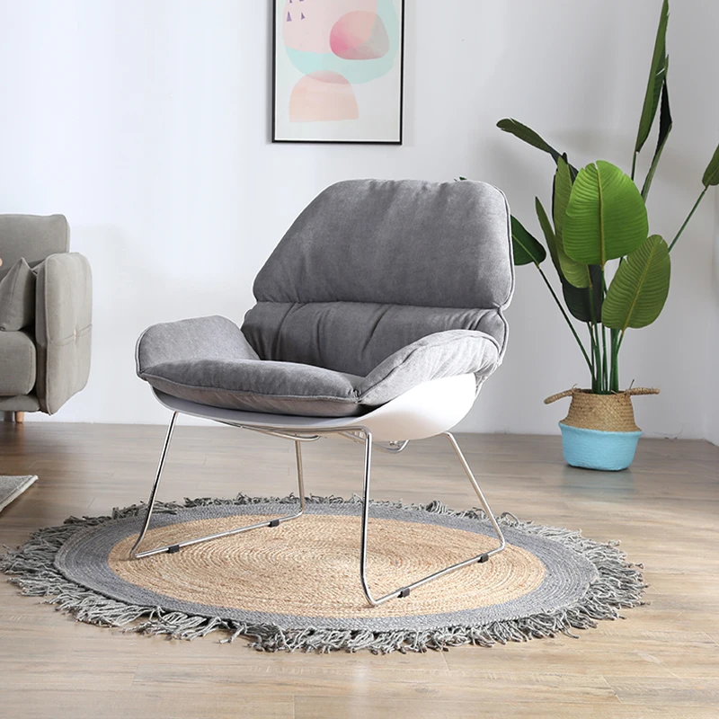 Одноместное кресло шезлонг современное минималистичное для отдыха в