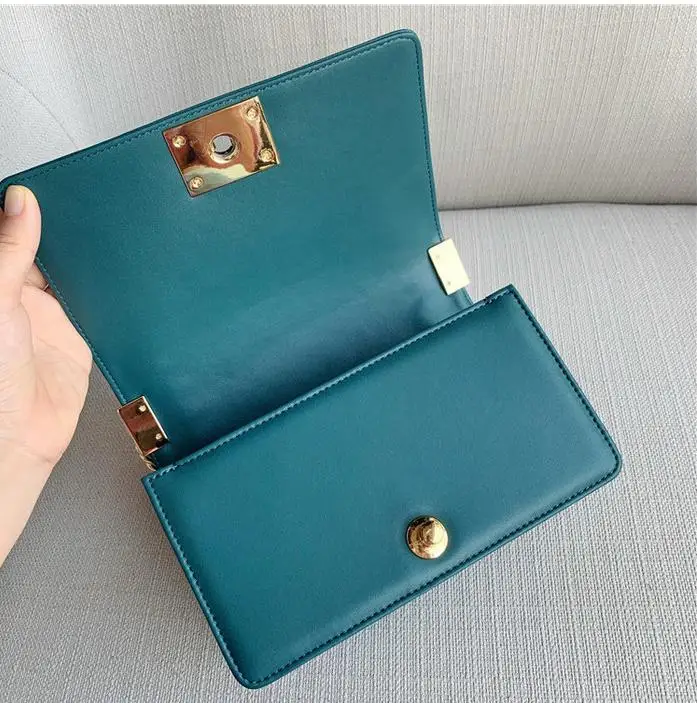 Сумка на плечо женская с откидной крышкой саржевый чемоданчик из овечьей кожи