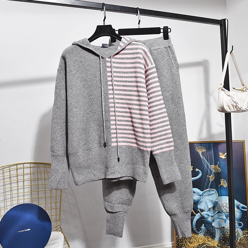 

Осенний Модный трикотажный спортивный костюм в полоску, Женский комплект из двух предметов, вязаный свитер с капюшоном, брюки-карандаш, Жен...