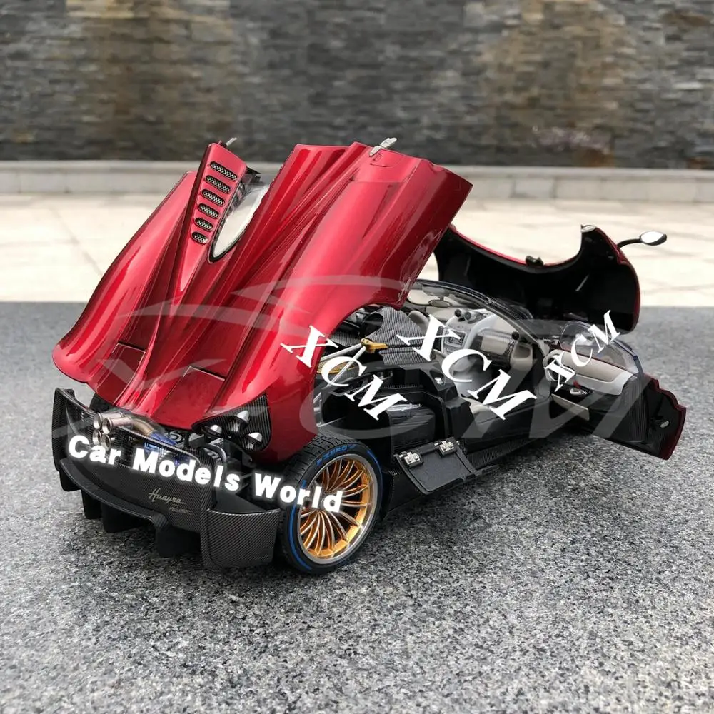 Литая под давлением модель автомобиля LCD модели Huayra Roadster 1:18 (красный) + маленький