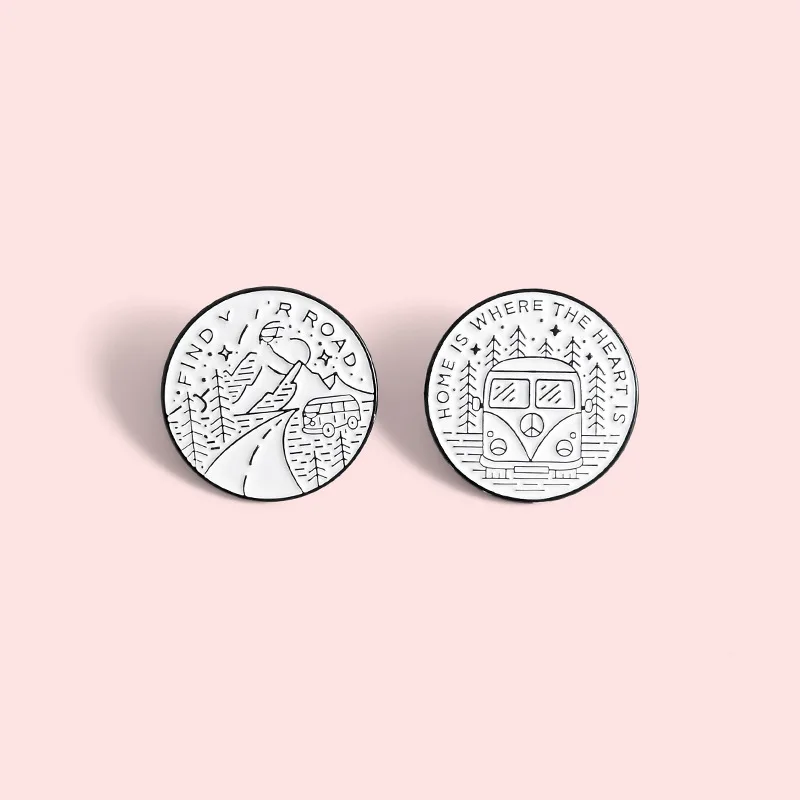 Эмалированные булавки с изображением гор на заказ, булавки для лацканов автобуса, черные и белые эмалированные булавки для путешественников, броши, значки, оптовая продажа Эмалированные булавки с изображением гор на заказ, булавки для лацканов автобуса, черные и белые эмалированные булавки для путешественников, броши, значки, оптовая продажа