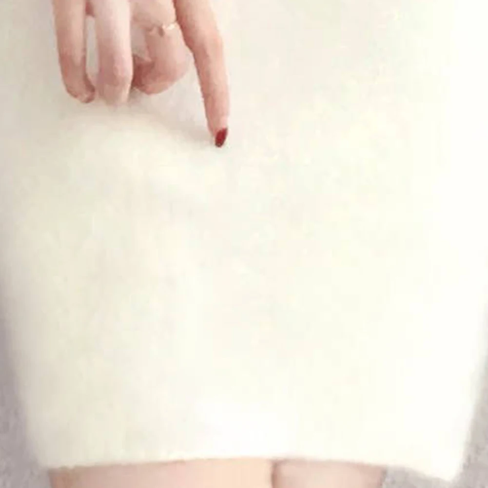 Женское Короткое трикотажное платье-свитер с цветочной вышивкой и длинным