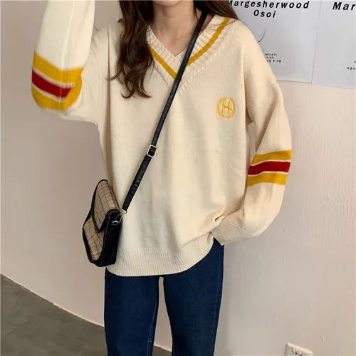 Полосатый свитер с буквенным принтом и v-образным вырезом повседневный