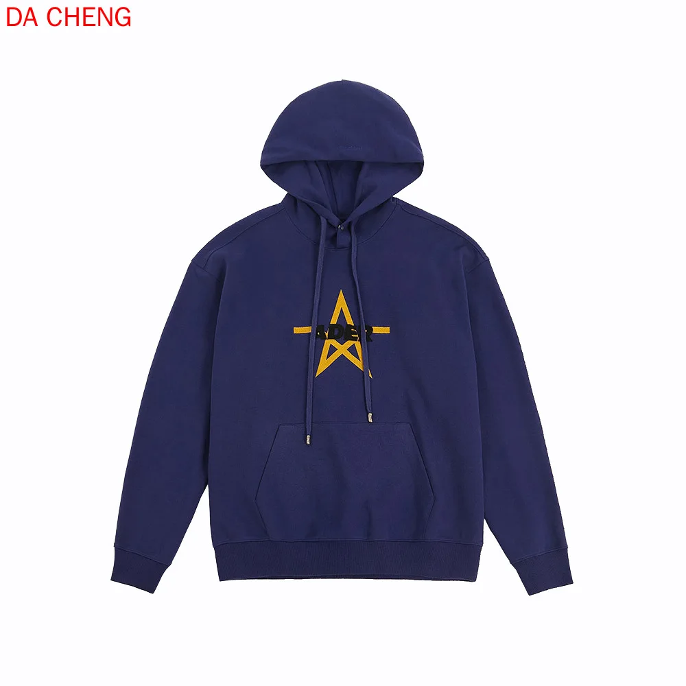 

Hoodies & Sweatshirts