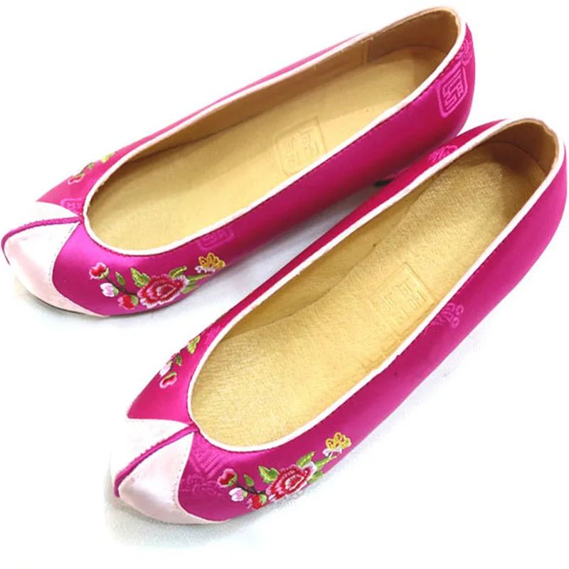 Южнокорейская импортная традиционная обувь на крючках/Розовая с вышивкой |