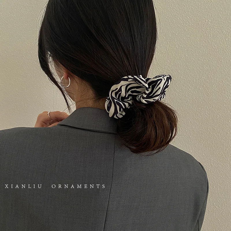 

Vintage Leopard Print Hair Fabric Scrunchies for Women Hair Ties Ponytail Holder Accessories