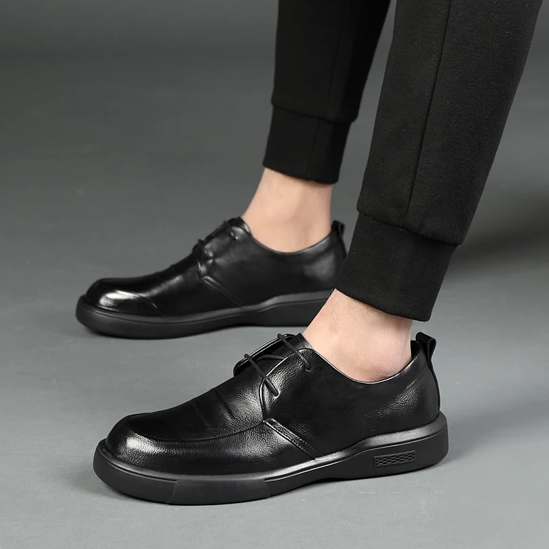 

Мужская кожаная обувь на шнуровке; Модная повседневная обувь Тренд, женские сандалии для мужчин светильник обувь из дышащего материала, с у...