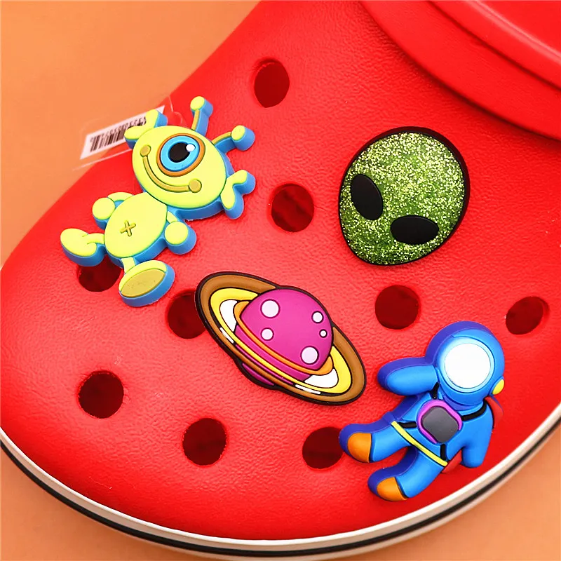 Фото Novel Single Sale Alien Shoe Charms Accessories Cartoon Astronaut/Pluto Garden Decoration fit croc jibz Kid's X-mas Gifts Обувь Novel Single Sale Alien Shoe Charms Accessories Cartoon Astronaut/Pluto Garden Decoration fit croc jibz Kid's X-mas Gifts Обувь