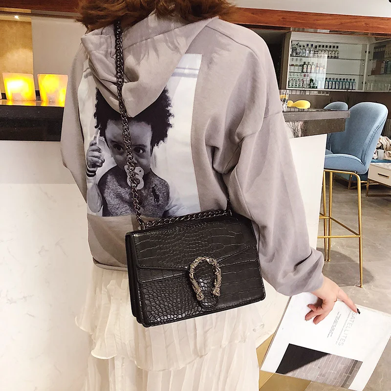 

2019 New Shoulder Bag Chains Messenger Bag Fashion Girls Casual Handbag Simple Leisure Personality Small Square Women Bag