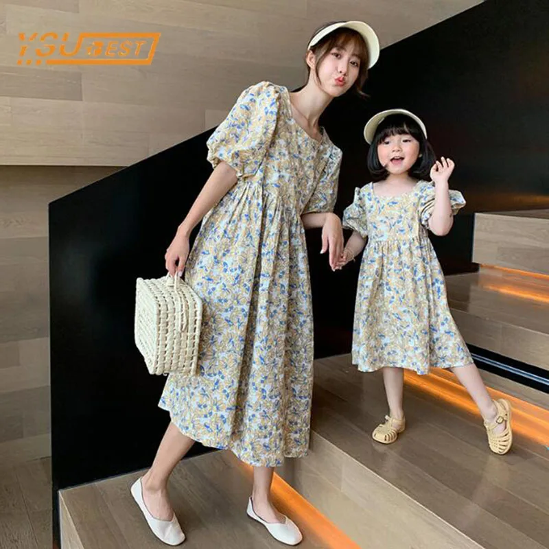 

Летнее платье с коротким рукавом для мамы и дочери