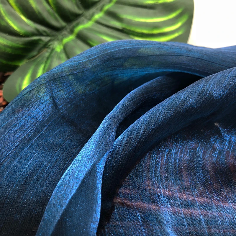 старинная вышивка на одежде. старинная шелковая. старинная шелковая. старинный китайский шелк. в.