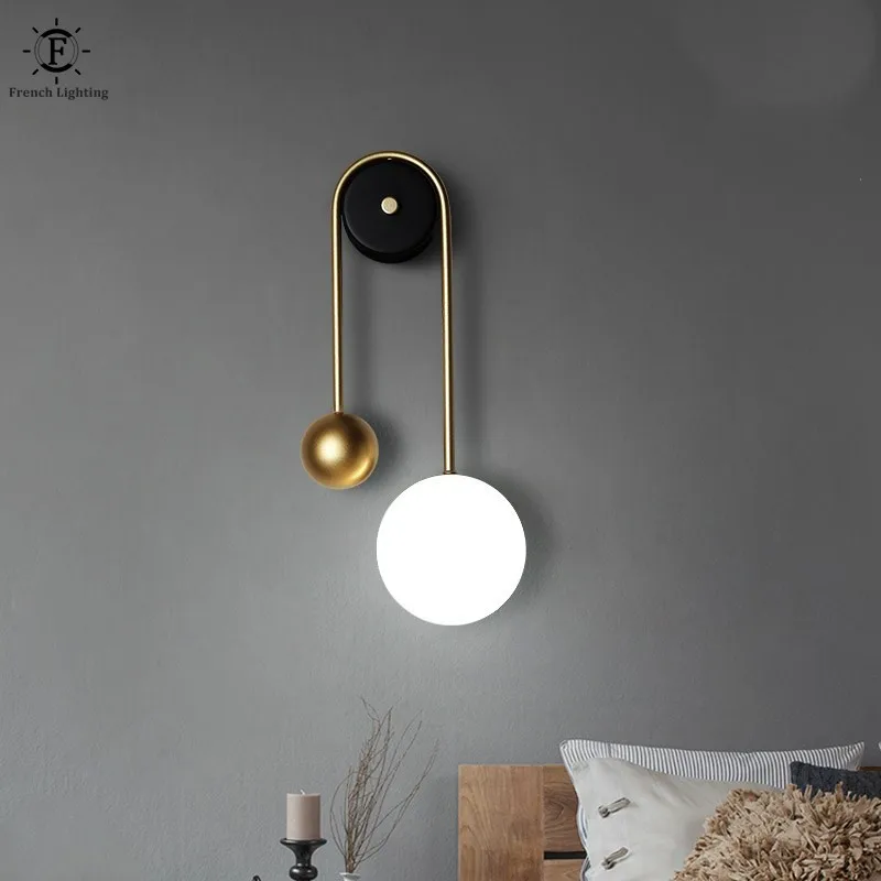 

Italy Wall Lamp Modern New Design Gold Metal Art Sconce Bedside TV Background 3 Light Dim LED Creative Decor Lighting Fixtures